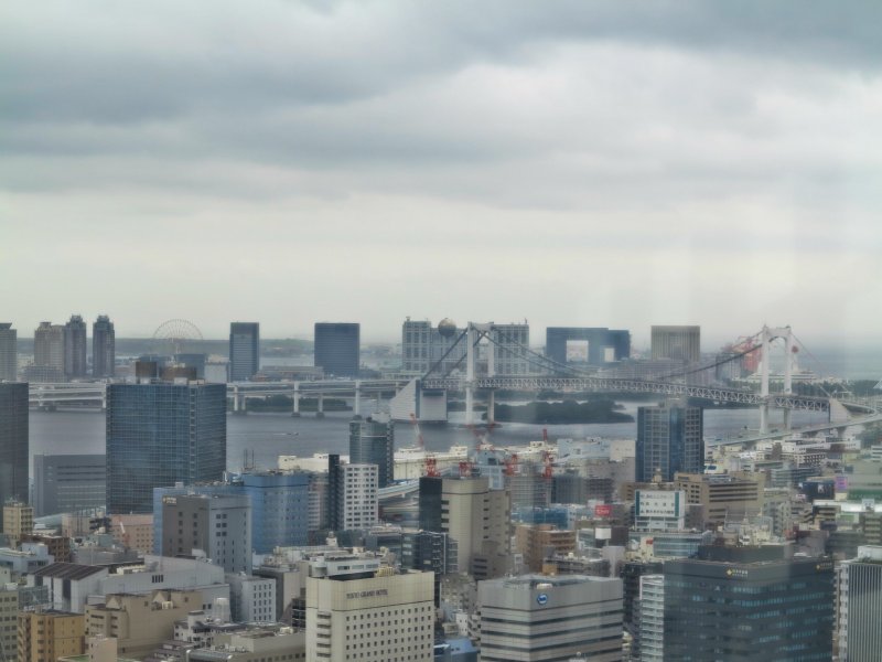 <p>东京塔上面看到的台场和大观缆车</p>
